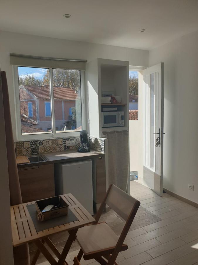 Mistral Appartements Port-Saint-Louis-du-Rhone Exterior photo