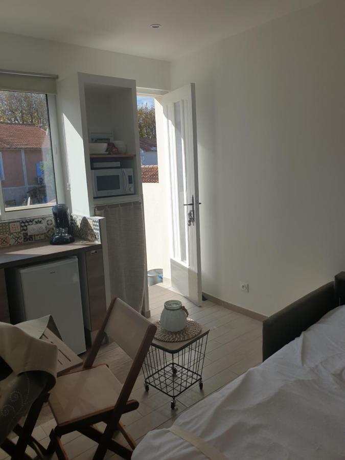 Mistral Appartements Port-Saint-Louis-du-Rhone Exterior photo